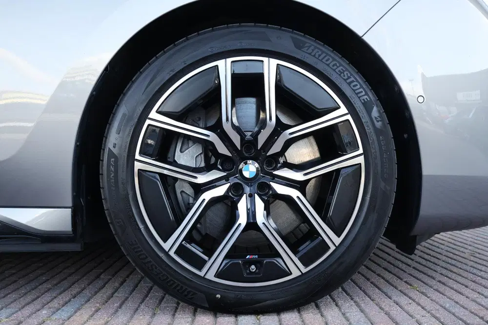 BMW 7-serie 750e xDrive uit 2023, foto 6