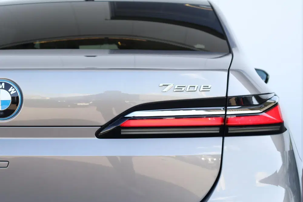 BMW 7-serie 750e xDrive uit 2023, foto 9