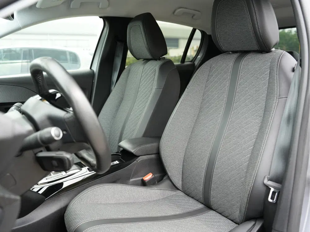 Peugeot 208 EV Allure 51 kWh SOH uit 2024, foto 13