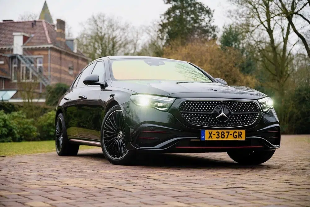 Mercedes-Benz E-Klasse E 300e Amg uitvoering uit 2023