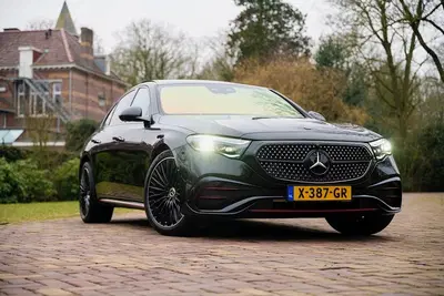 Mercedes-Benz E-Klasse E 300e Amg uitvoering uit 2023