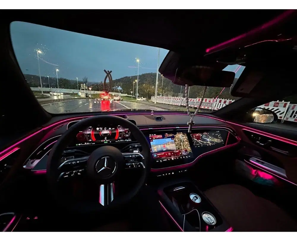 Mercedes-Benz E-Klasse E 300e Amg uitvoering uit 2023, foto 11