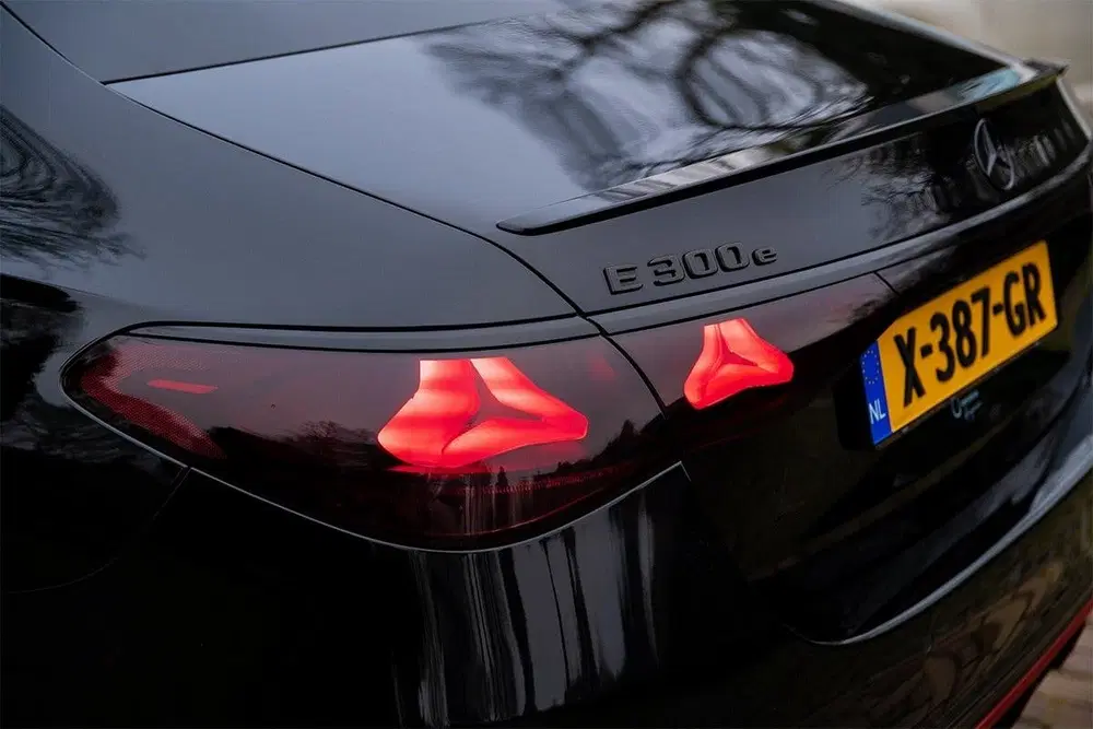 Mercedes-Benz E-Klasse E 300e Amg uitvoering uit 2023, foto 3