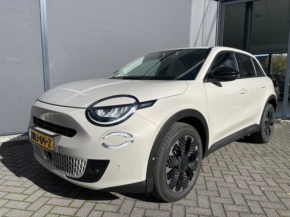 Fiat 600 1.2 Hybrid La Prima Achteruitrijcamera uit 2025, foto 2