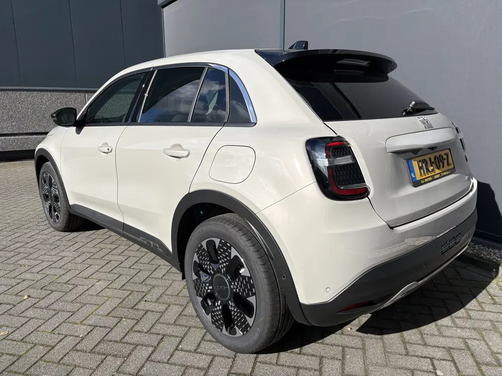 Fiat 600 1.2 Hybrid La Prima Achteruitrijcamera uit 2025, foto 6
