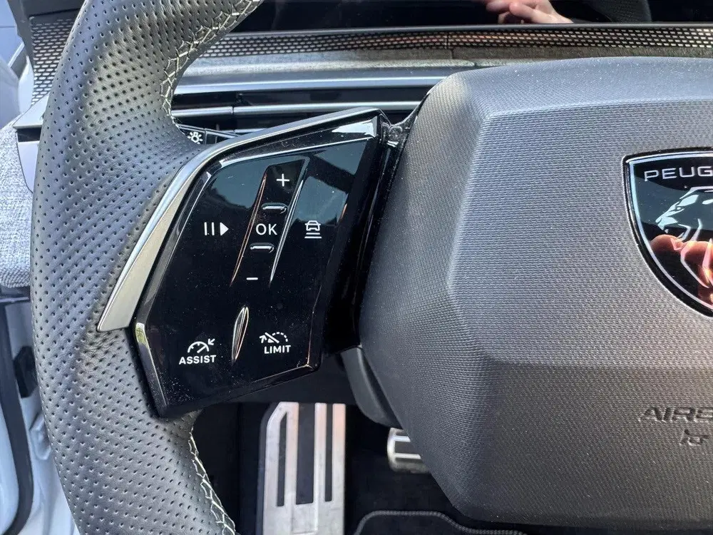 Peugeot 3008 GT 210pk 73 kWh uit 2024, foto 13