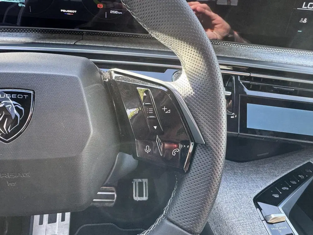 Peugeot 3008 GT 210pk 73 kWh uit 2024, foto 14
