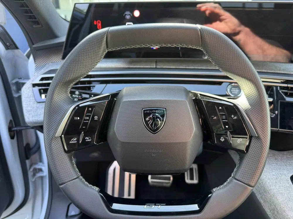 Peugeot 3008 GT 210pk 73 kWh uit 2024, foto 15