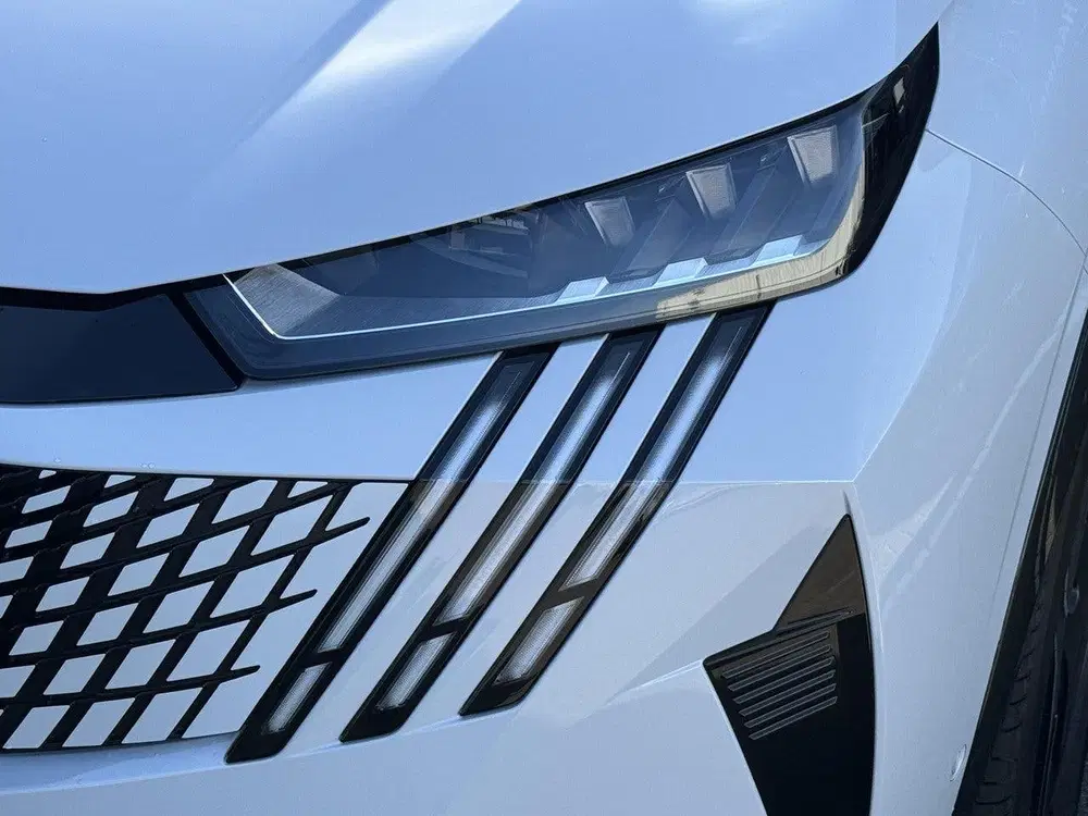 Peugeot 3008 GT 210pk 73 kWh uit 2024, foto 3