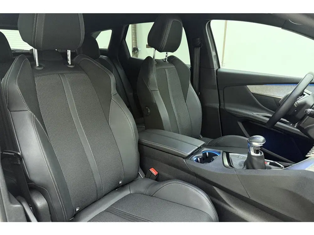 Peugeot 3008 1.2T 130pk GT uit 2024, foto 15