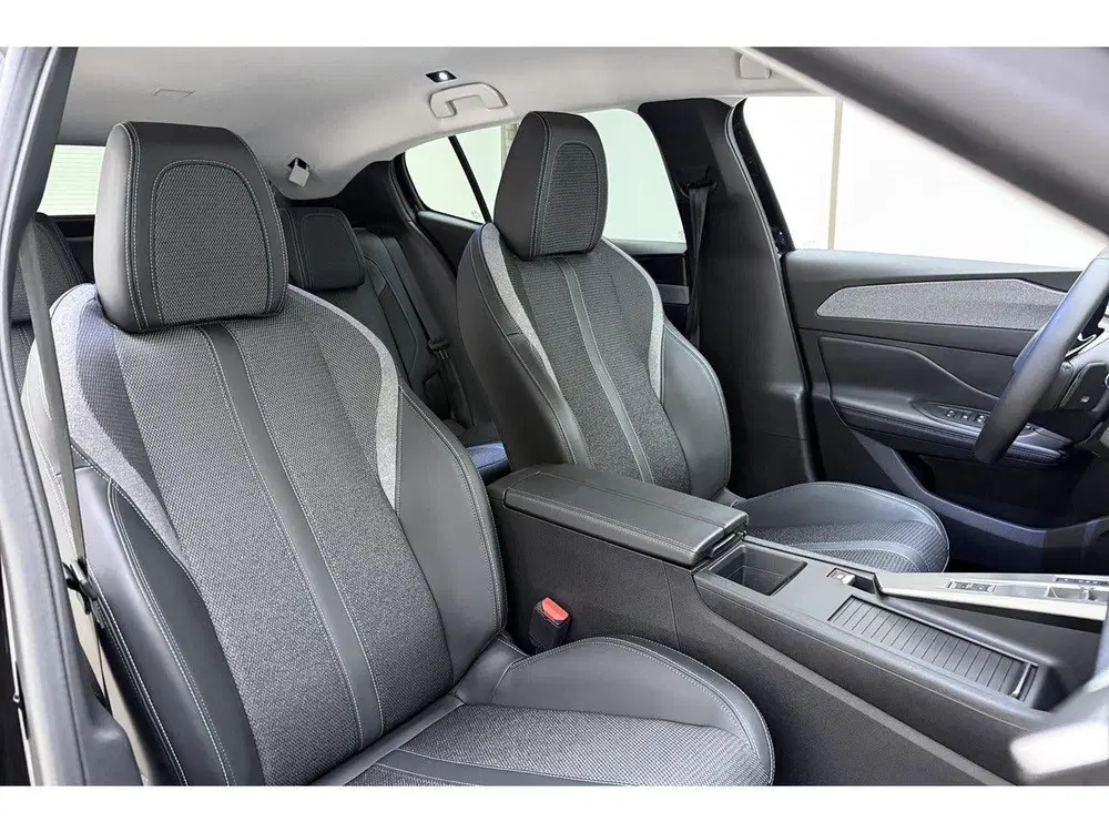Peugeot 408 1.2 Hybrid 145 e-DCS6 Allure uit 2025, foto 13