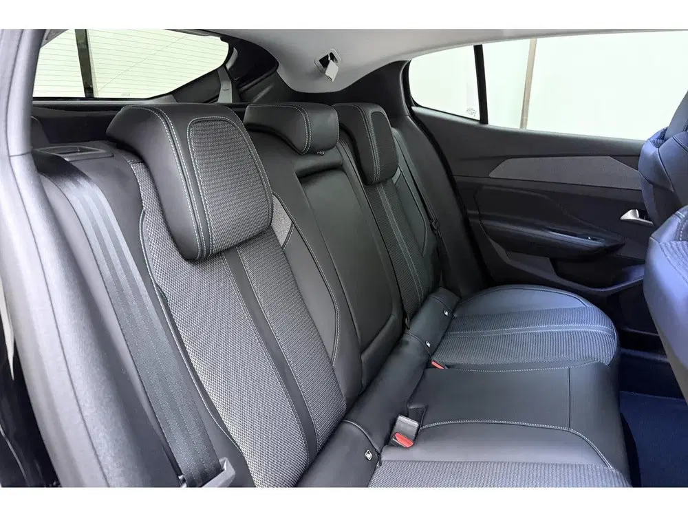 Peugeot 408 1.2 Hybrid 145 e-DCS6 Allure uit 2025, foto 14