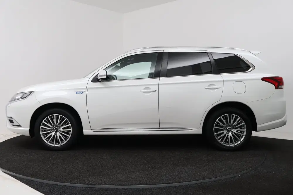 Mitsubishi Outlander 2.4 PHEV Instyle (PANORAMADAK uit 2019, foto 2