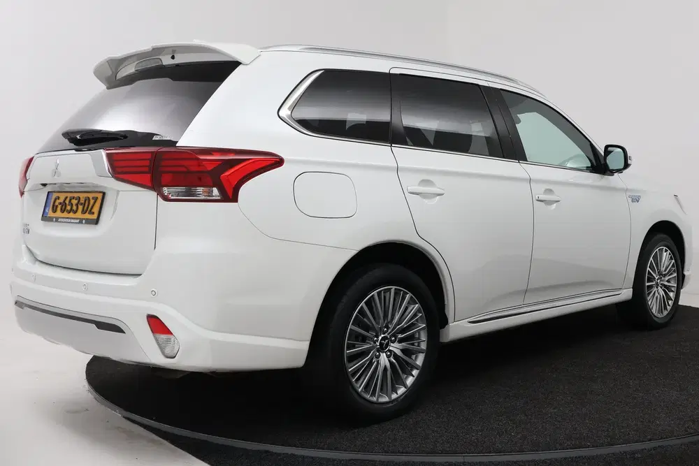 Mitsubishi Outlander 2.4 PHEV Instyle (PANORAMADAK uit 2019, foto 6