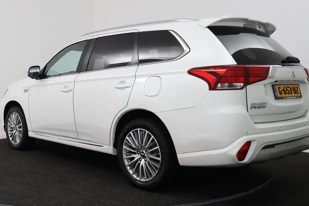 Mitsubishi Outlander 2.4 PHEV Instyle (PANORAMADAK uit 2019, foto 9