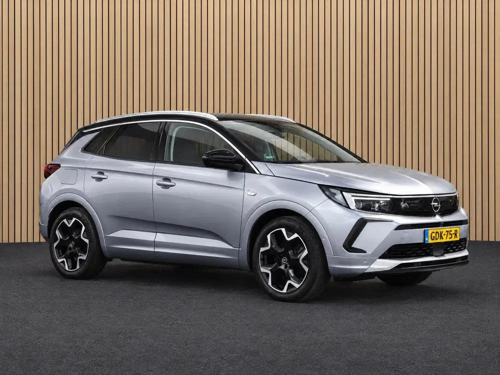 Opel Grandland 1.6 Turbo Plug-In Hybrid 4x4 Business Eleg uit 2022