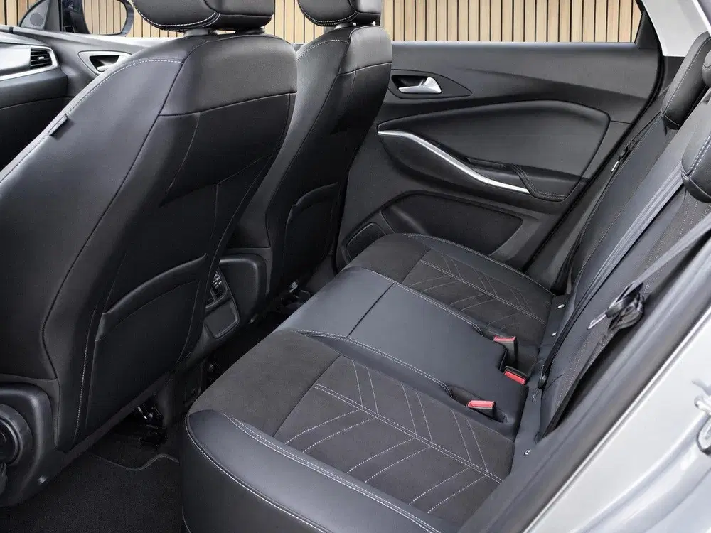 Opel Grandland 1.6 Turbo Plug-In Hybrid 4x4 Business Eleg uit 2022, foto 10