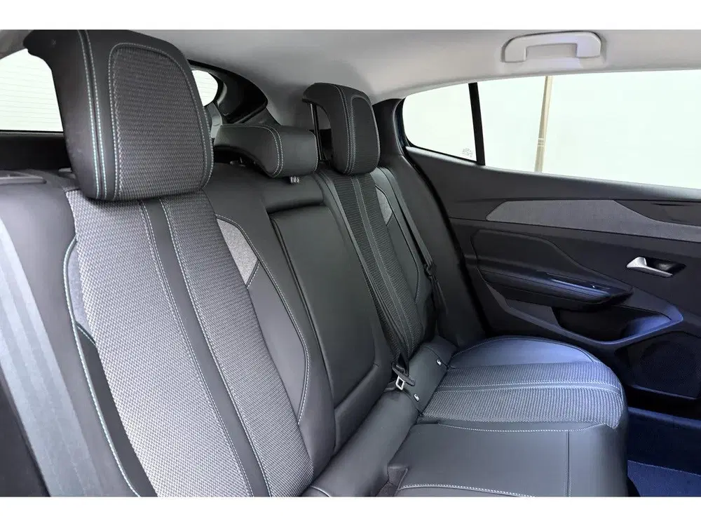 Peugeot 408 1.2 Hybrid 145 e-DCS6 Allure uit 2025, foto 13