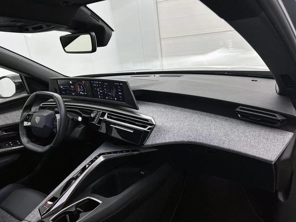 Peugeot 5008 145pk Allure Hybrid uit 2025, foto 12