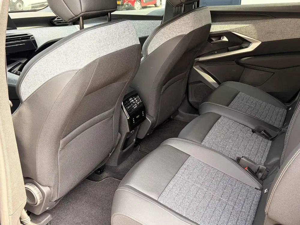 Peugeot 5008 Allure 73 kWh 7-zits Navigatie uit 2026, foto 14