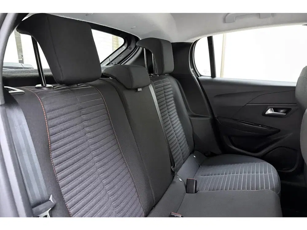 Peugeot 208 1.2 PureTech Active Pack uit 2021, foto 13