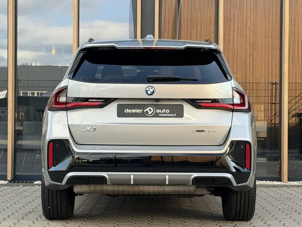 BMW X1 xDrive25e M-sport uit 2023, foto 8