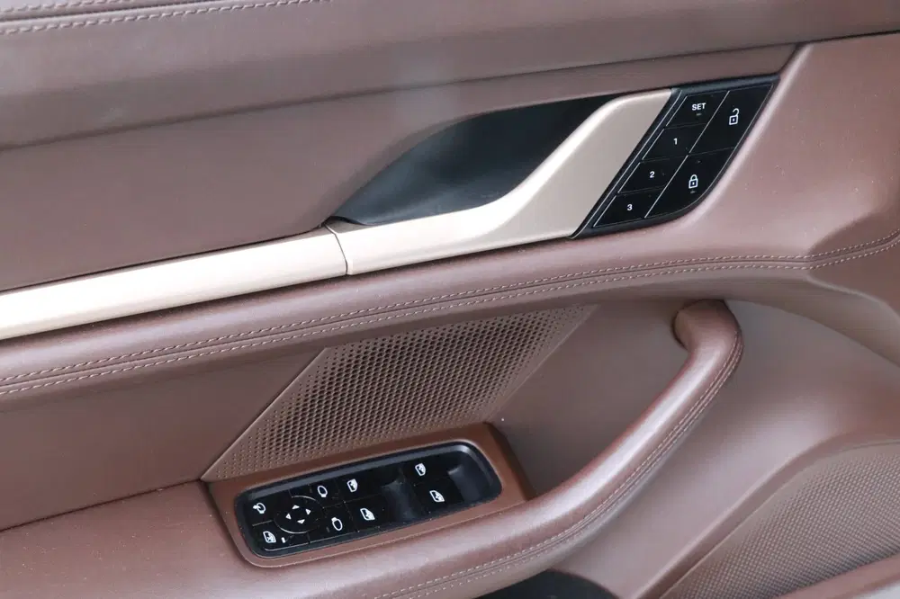 Porsche Taycan 4S Performance 84 kWh uit 2020, foto 10