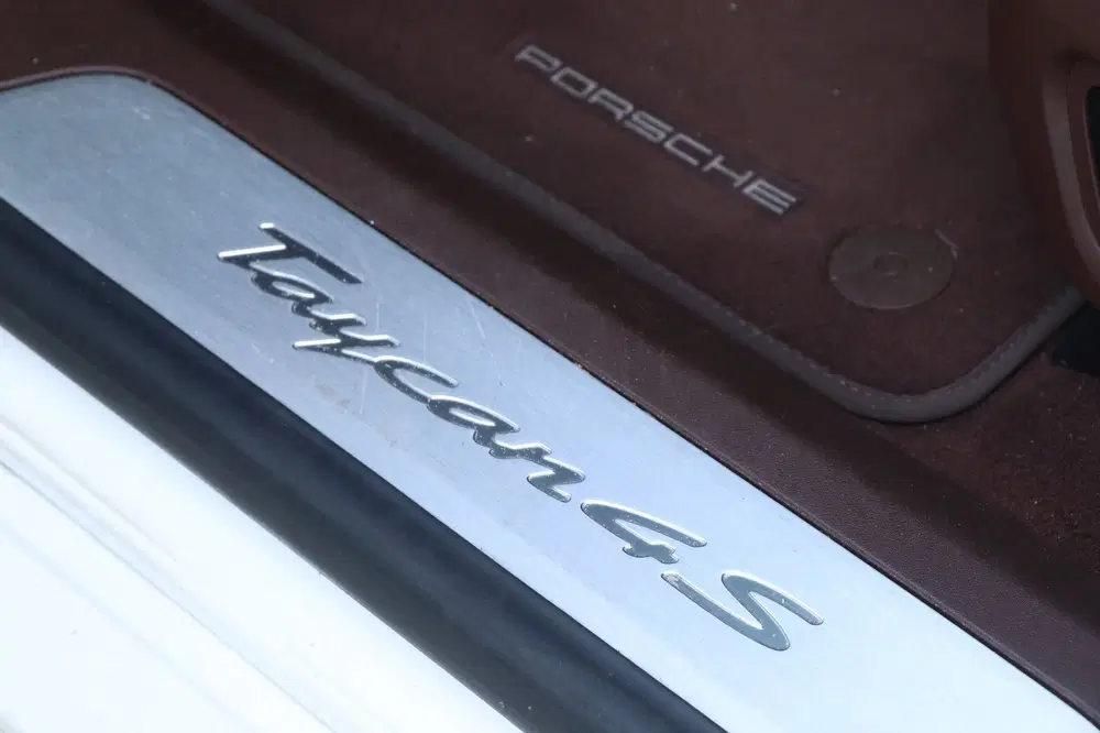 Porsche Taycan 4S Performance 84 kWh uit 2020, foto 12