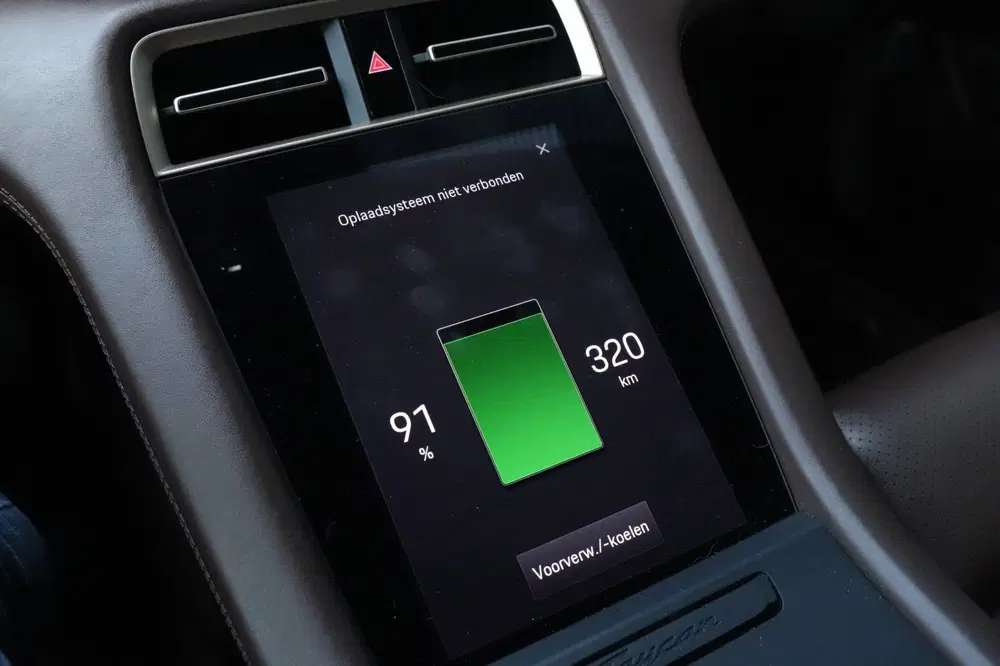 Porsche Taycan 4S Performance 84 kWh uit 2020, foto 15