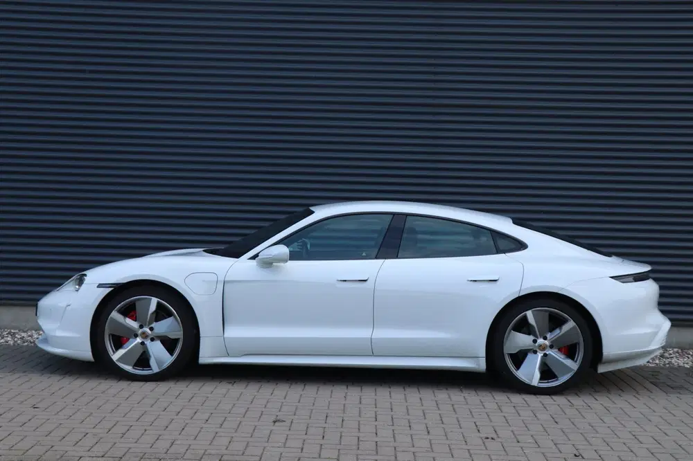 Porsche Taycan 4S Performance 84 kWh uit 2020, foto 2