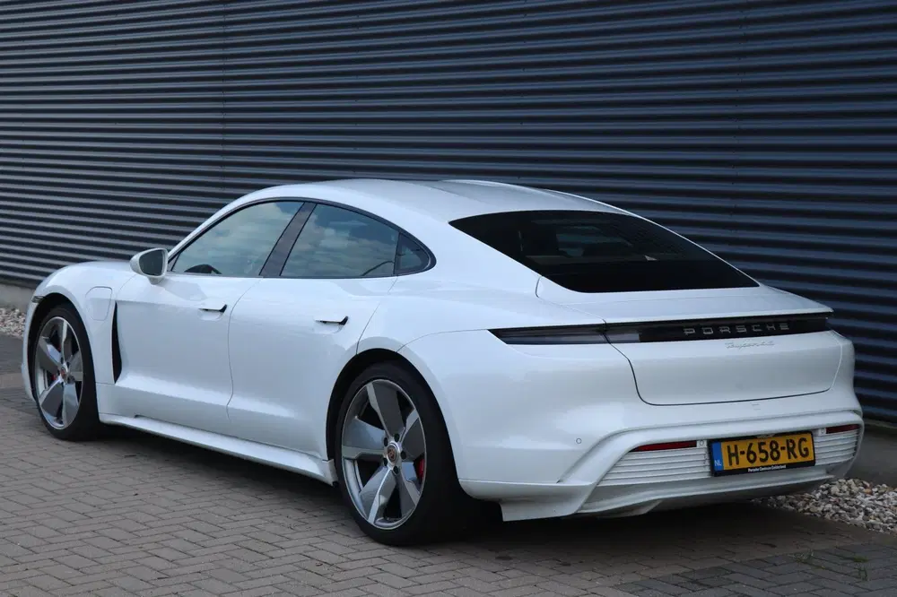 Porsche Taycan 4S Performance 84 kWh uit 2020, foto 3