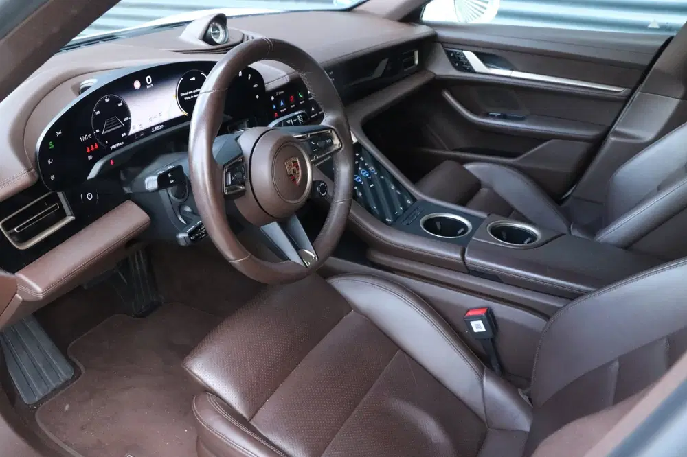 Porsche Taycan 4S Performance 84 kWh uit 2020, foto 9
