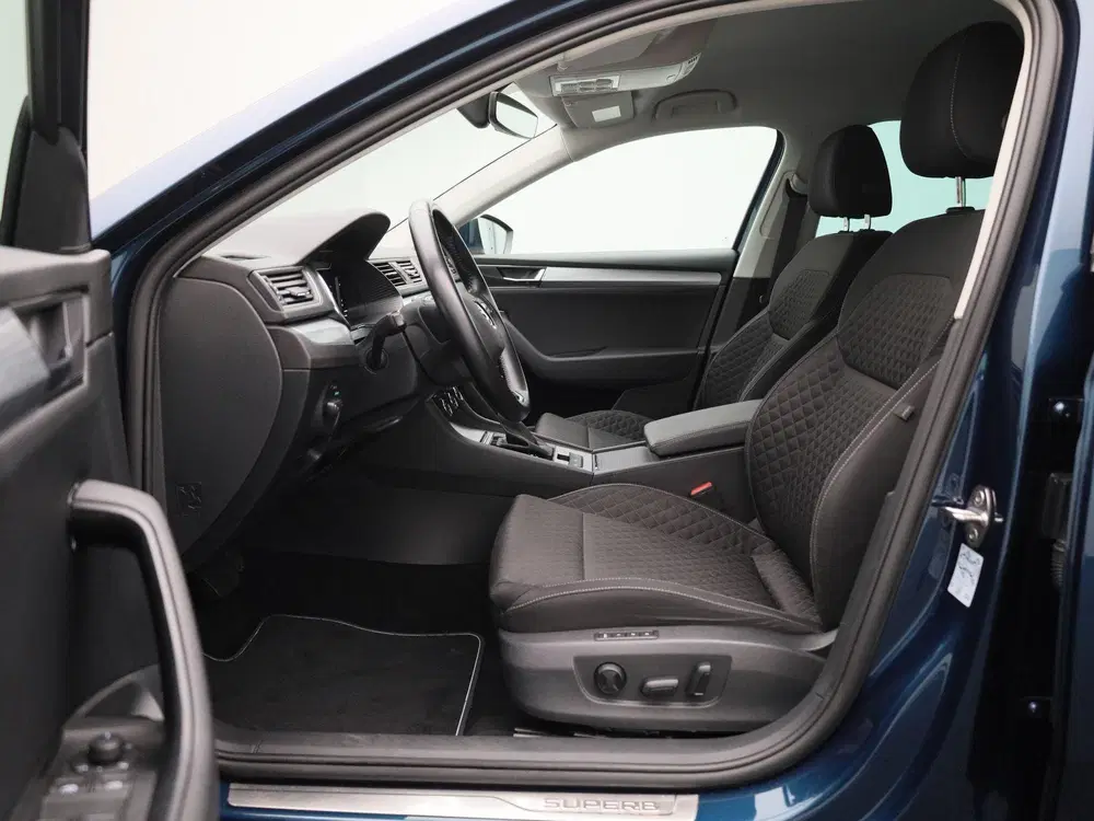 Skoda Superb 2.0 TDI Business Edition uit 2022, foto 11