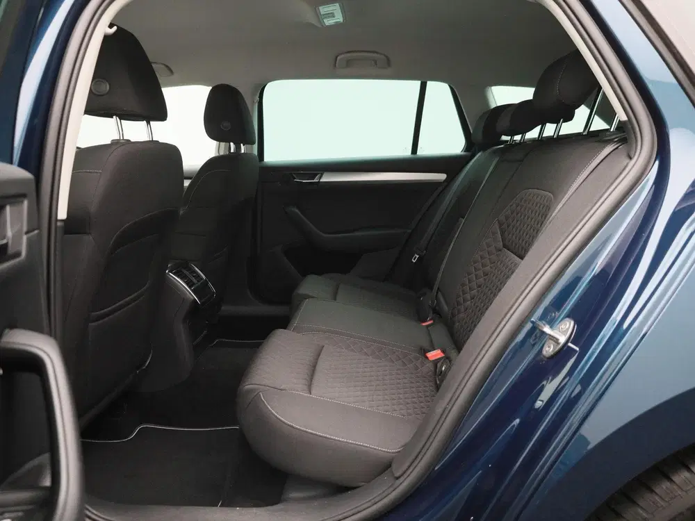 Skoda Superb 2.0 TDI Business Edition uit 2022, foto 12