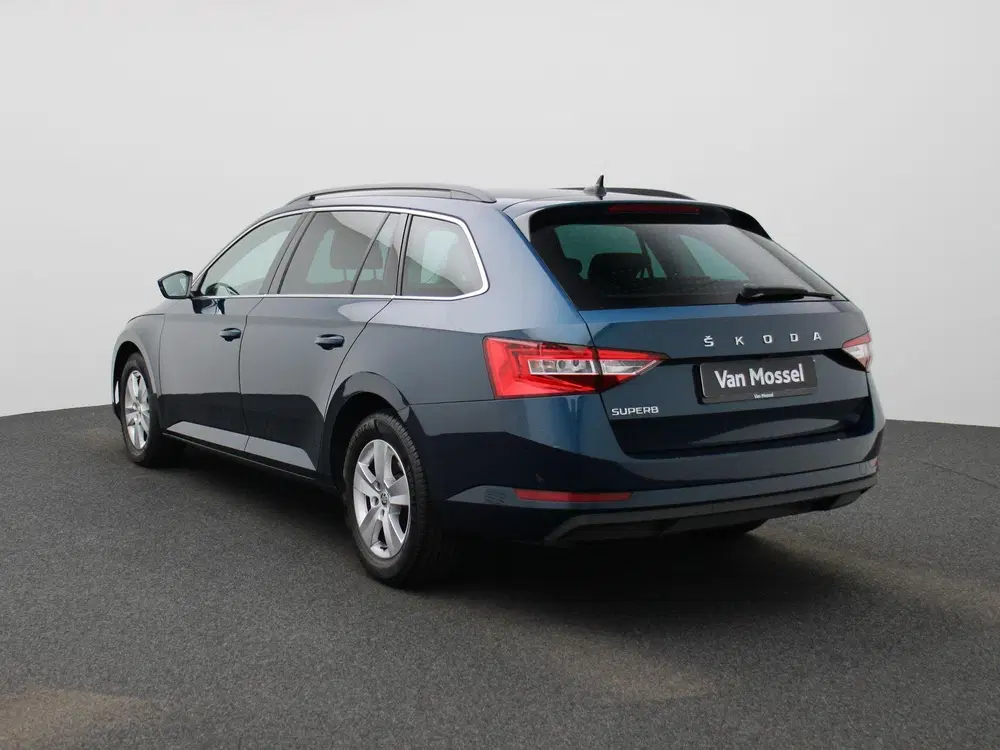 Skoda Superb 2.0 TDI Business Edition uit 2022, foto 2