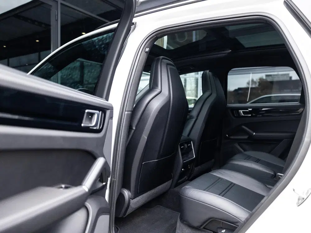 Porsche Cayenne 3.0 E-Hybrid Platinum Edition uit 2021, foto 11