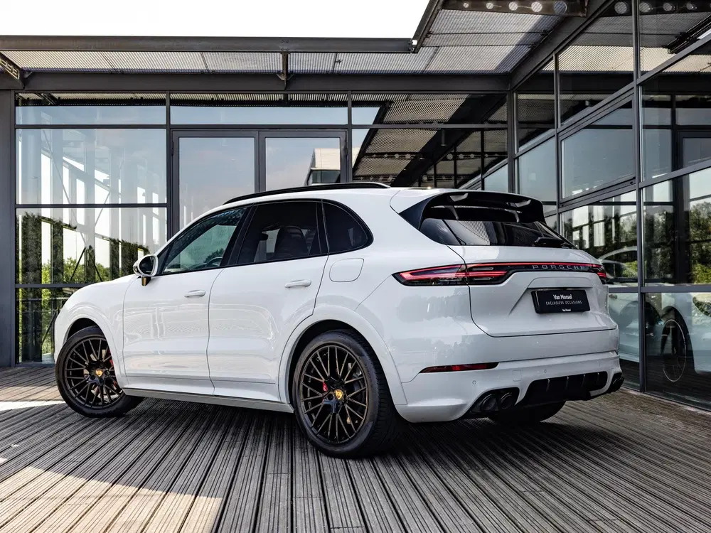 Porsche Cayenne 3.0 E-Hybrid Platinum Edition uit 2021, foto 2
