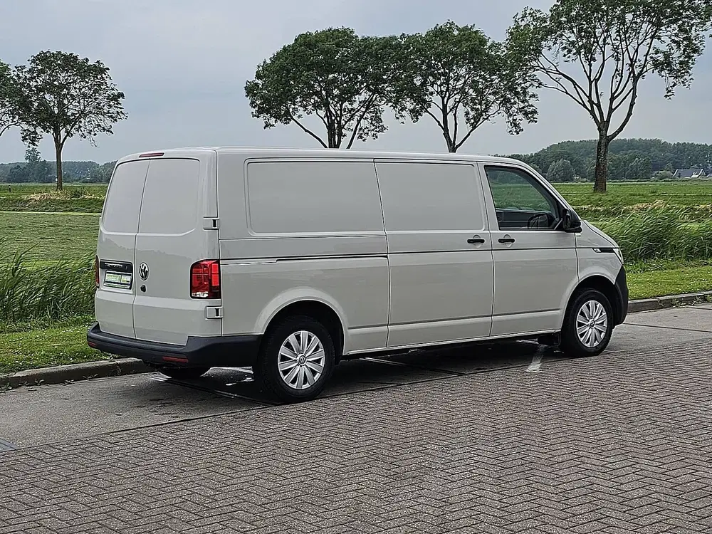 Volkswagen Transporter 2.0 TDI L2H1 150Pk Automaat T6.1 Acht uit 2024, foto 3