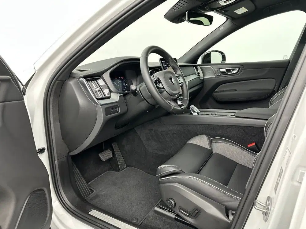 Volvo XC60 T6 398PK Recharge Ultra Black Edition uit 2025, foto 14