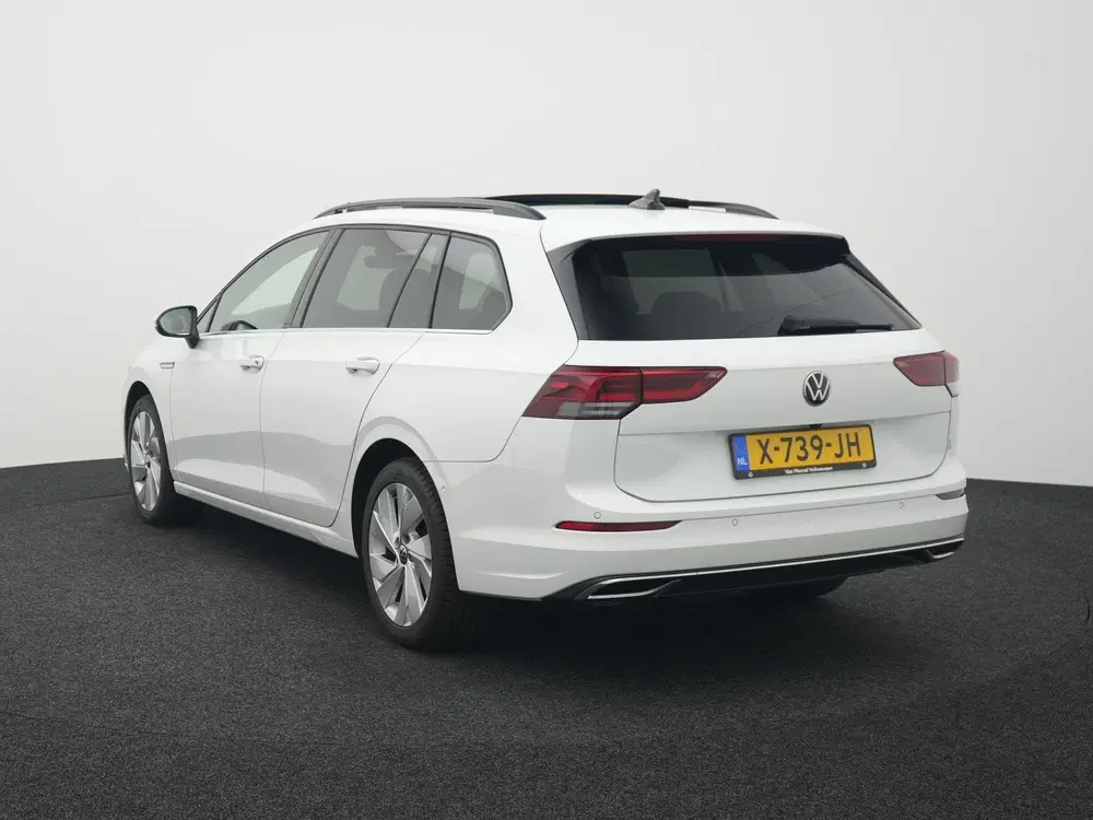 Volkswagen Golf 1.5 eTSI Business AUTOMAAT uit 2023, foto 2