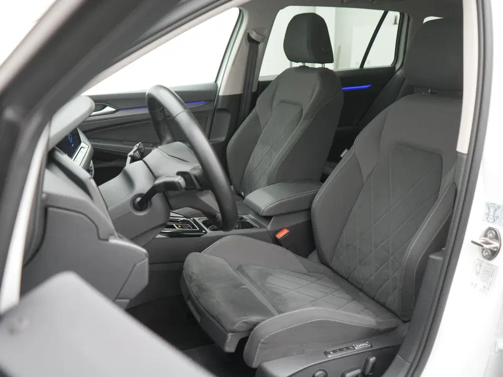 Volkswagen Golf 1.5 eTSI Business AUTOMAAT uit 2023, foto 9