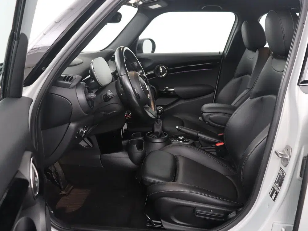 Mini Cooper 1.5 Cooper Business Edition uit 2021, foto 4