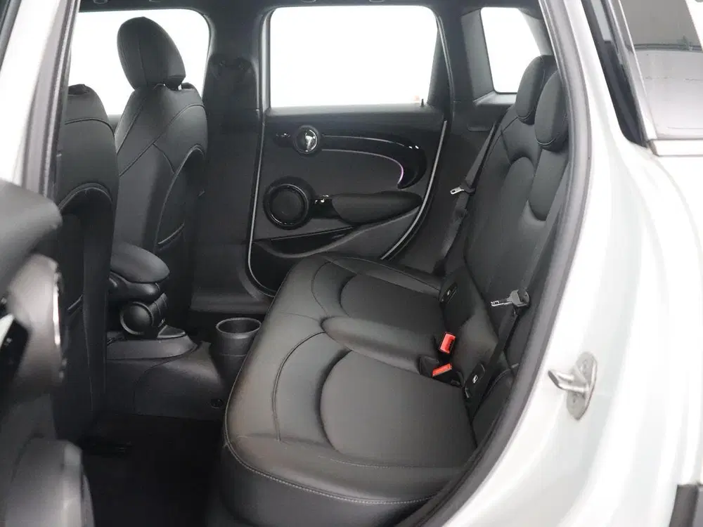 Mini Cooper 1.5 Cooper Business Edition uit 2021, foto 5