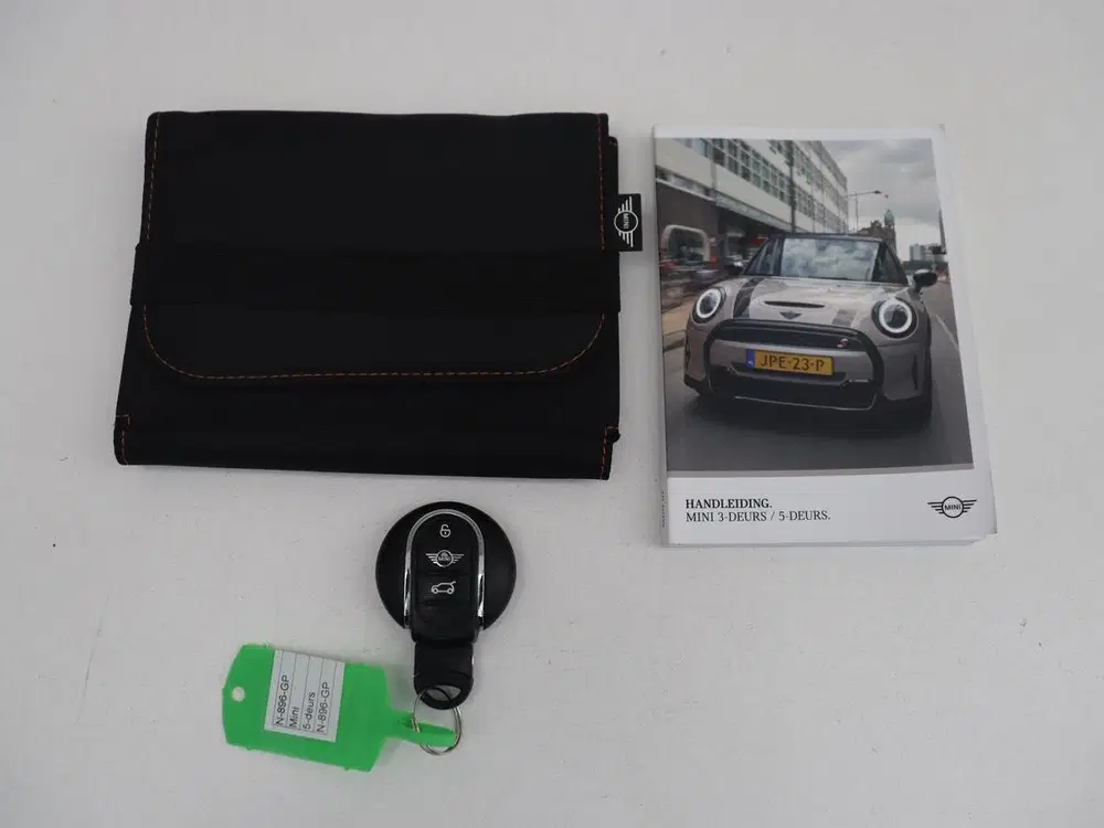 Mini Cooper 1.5 Cooper Business Edition uit 2021, foto 9