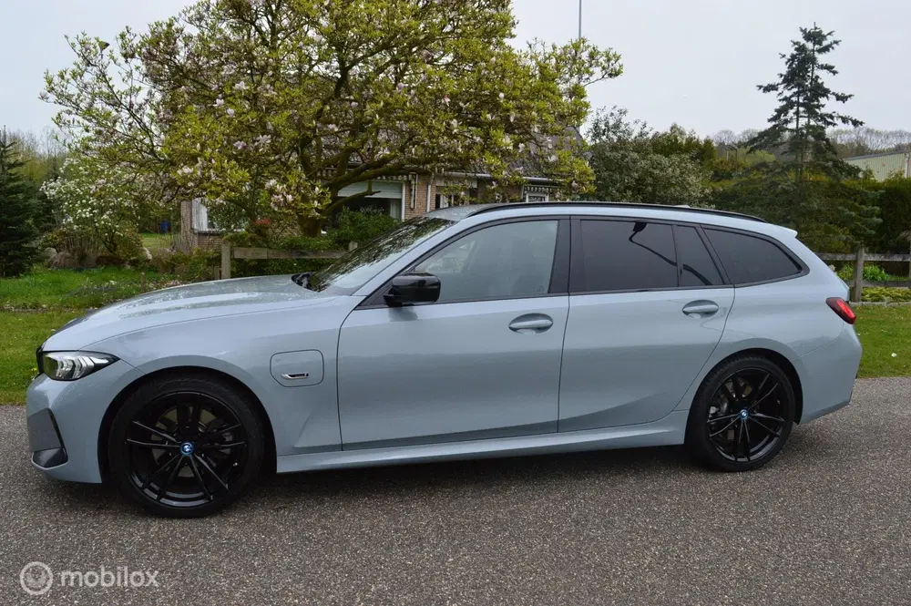 BMW 3-serie 320e G21 LCI Facelift 6 uit 2023, foto 2