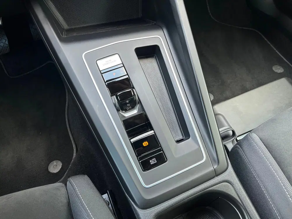 Volkswagen Golf 1.5 eTSI Life Business NLAuto uit 2023, foto 15