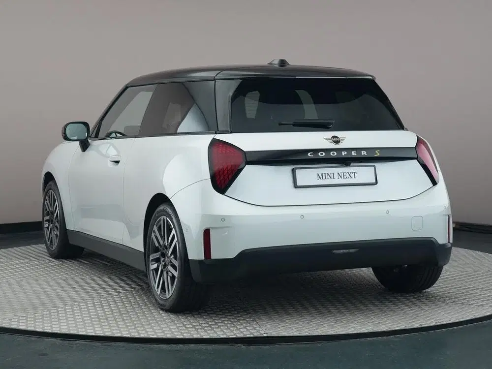 Mini Hatchback Cooper SE uit 2026, foto 2