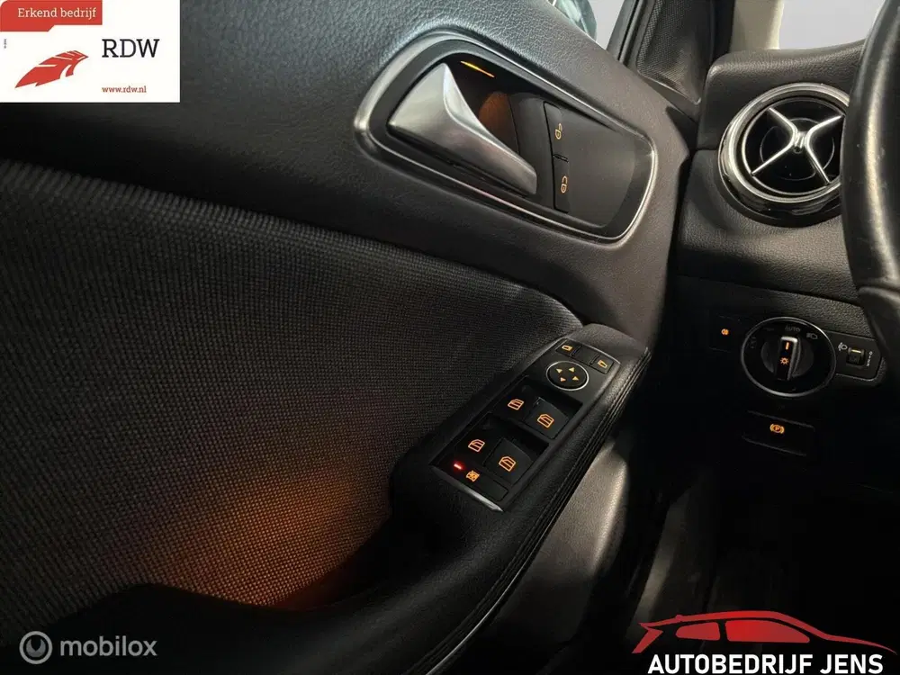 Mercedes-Benz GLA Mercedes GLA-klasse 180 Sport Edition uit 2019, foto 14