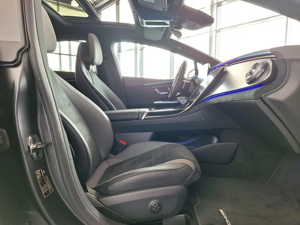 Mercedes-Benz EQE 350 AMG Line uit 2024, foto 15