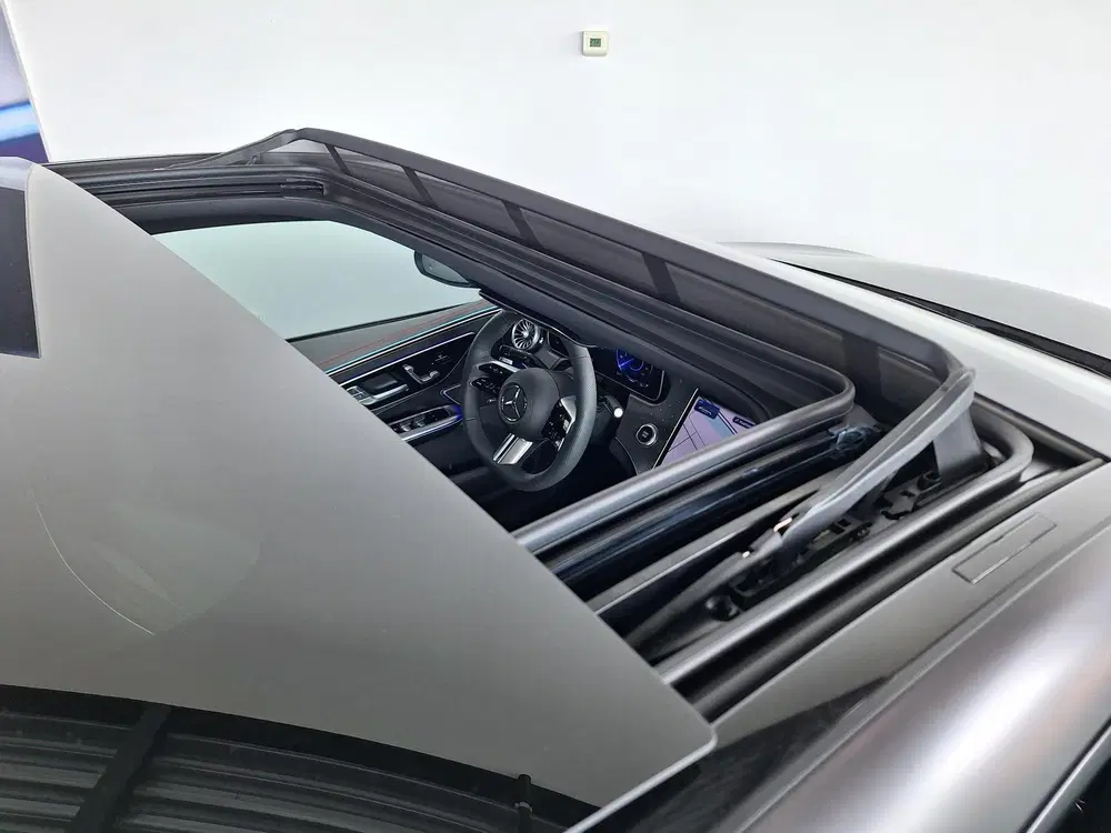 Mercedes-Benz EQE 350 AMG Line uit 2024, foto 6
